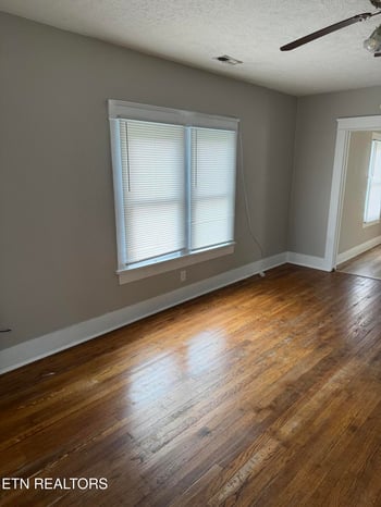 2715 White Oak Ln, Knoxville, TN 37917