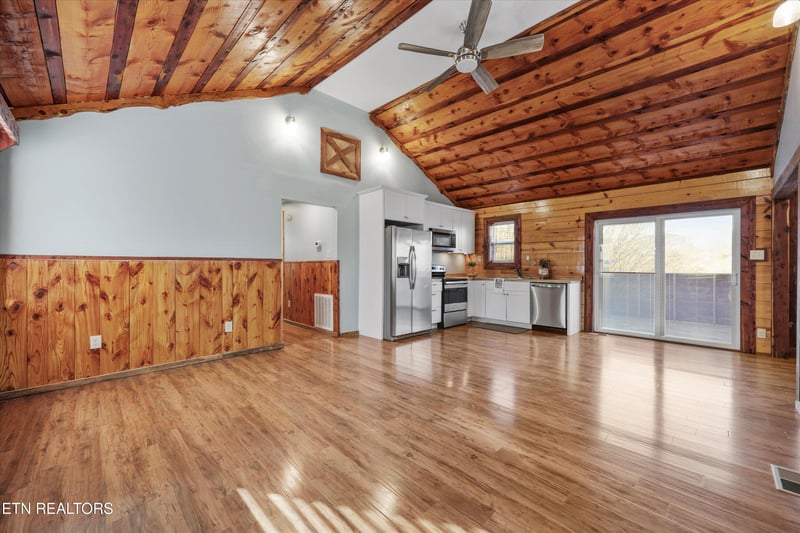 2719 Oak Grove Rd, Rocky Top, TN 37769