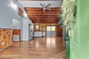2719 Oak Grove Rd, Rocky Top, TN 37769