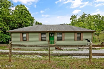 2719 Oak Grove Rd, Rocky Top, TN 37769