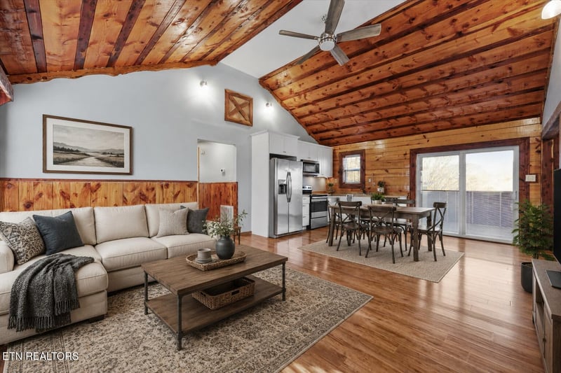 2719 Oak Grove Rd, Rocky Top, TN 37769