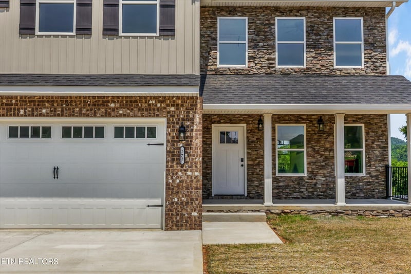272 Bluff Shadows Ln, Seymour, TN 37865
