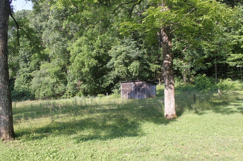 272 Cave Creek Rd, Loudon, TN 37774