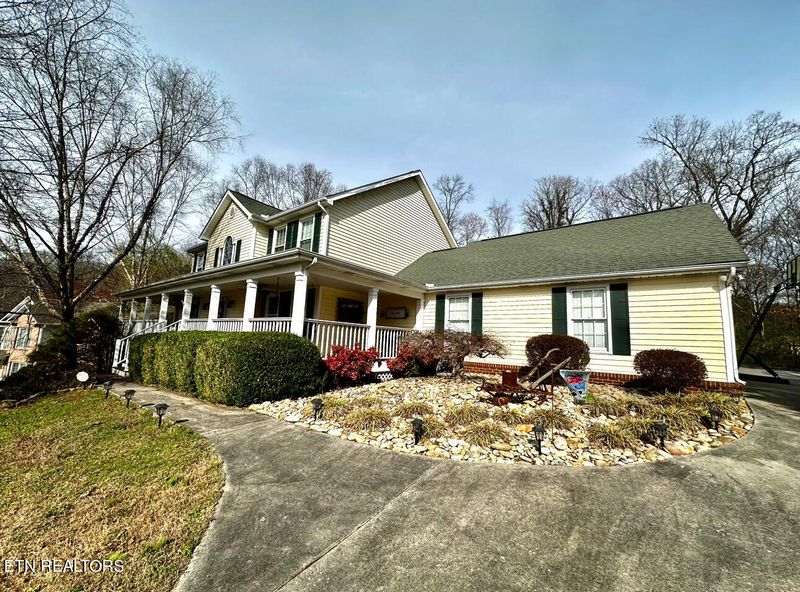 272 Country Run Cir, Powell, TN 37849