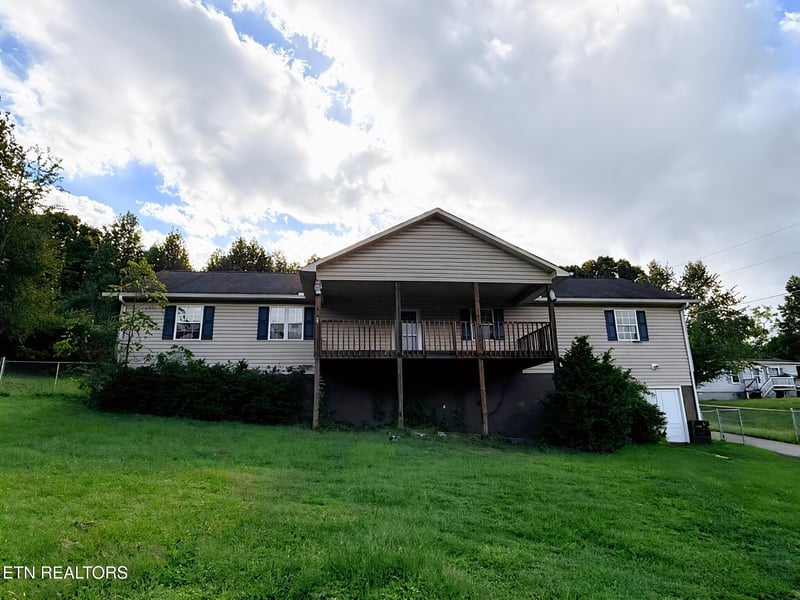 272 Cowan Ln, Lafollette, TN 37766