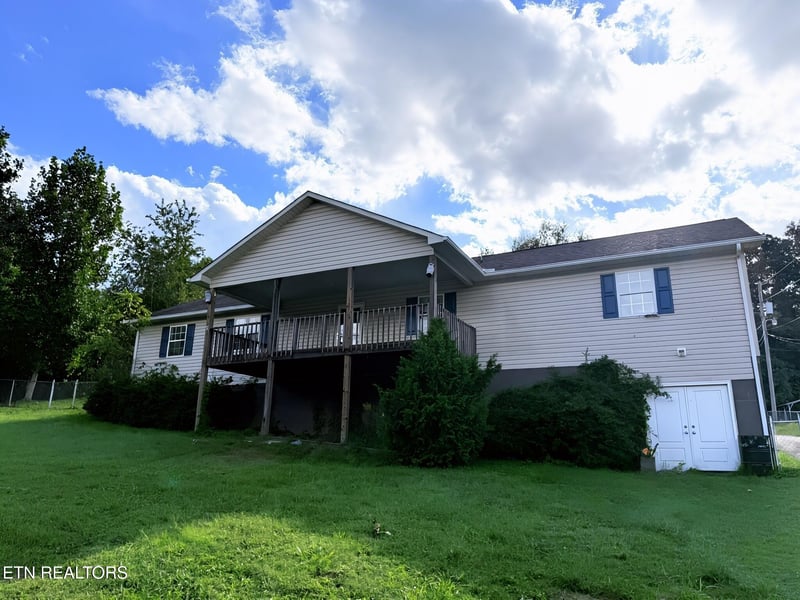 272 Cowan Ln, Lafollette, TN 37766