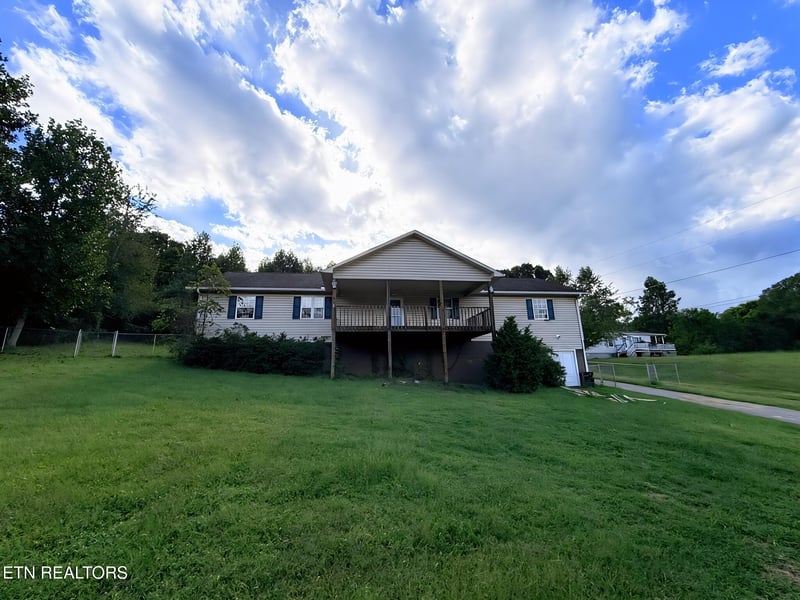 272 Cowan Ln, Lafollette, TN 37766