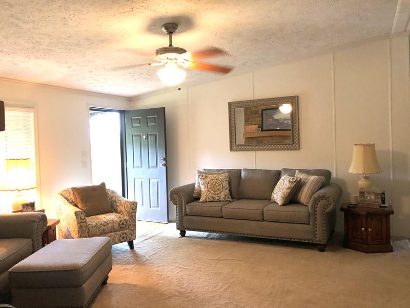 272 Lakesprings Dr, Lafollette, TN 37766