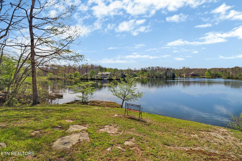 272 N Lake Tr, Monterey, TN 38574