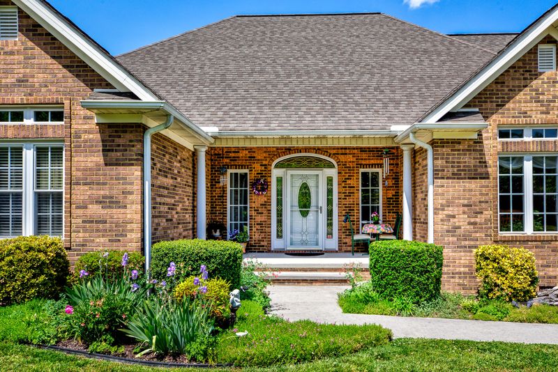 272 Paradise Ln, Jacksboro, TN 37757