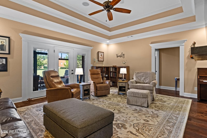 272 Savannah Park Dr, Maryville, TN 37803