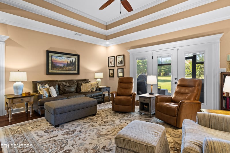 272 Savannah Park Dr, Maryville, TN 37803