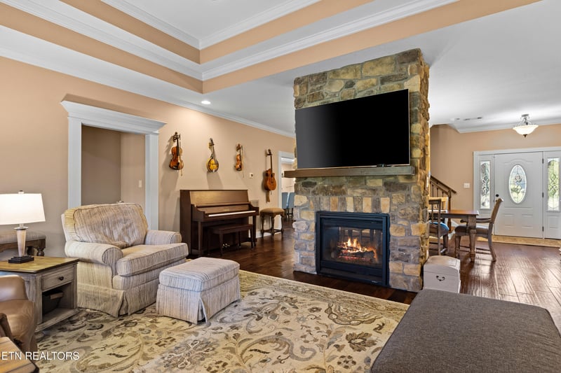 272 Savannah Park Dr, Maryville, TN 37803