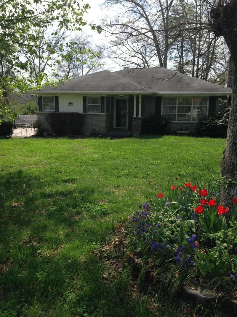 272 Sherwood Rd, Powell, TN 37849