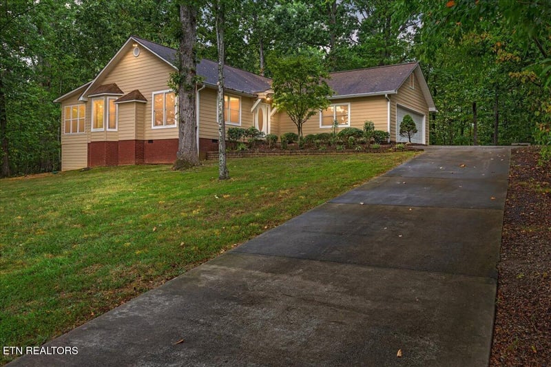 272 Woodhaven Dr, Vonore, TN 37885