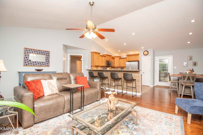 2720 Avalon Bay Rd, Maryville, TN 37804