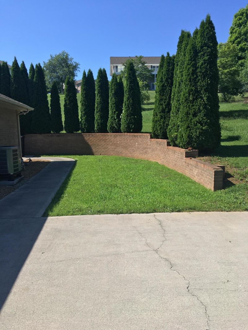 2721 Ashton Ln, Sevierville, TN 37876