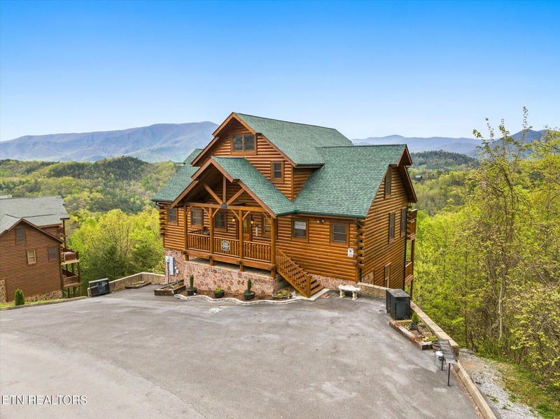 2722 Mountain Perserve Dr, Sevierville, TN 37862