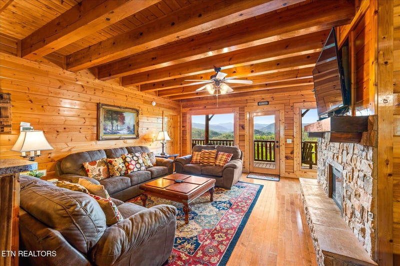 2722 Mountain Perserve Dr, Sevierville, TN 37862