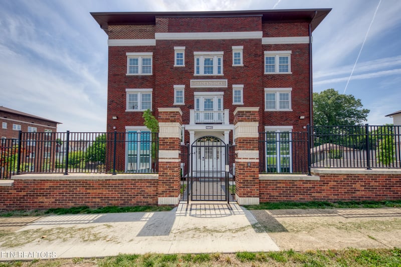 2724 E Magnolia Ave #402, Knoxville, TN 37914