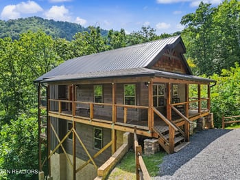 2724 Pine Crest Ln, Sevierville, TN 37862