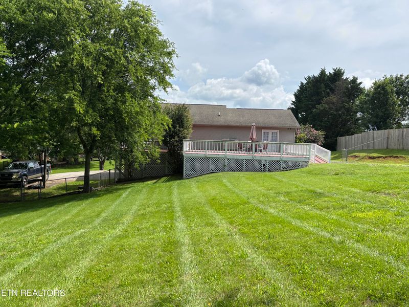 2726 Kentwood Dr, Kodak, TN 37764