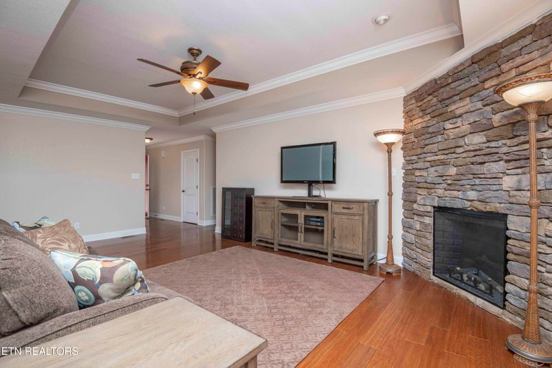 2727 Barsha Fields Ln, Maryville, TN 37804