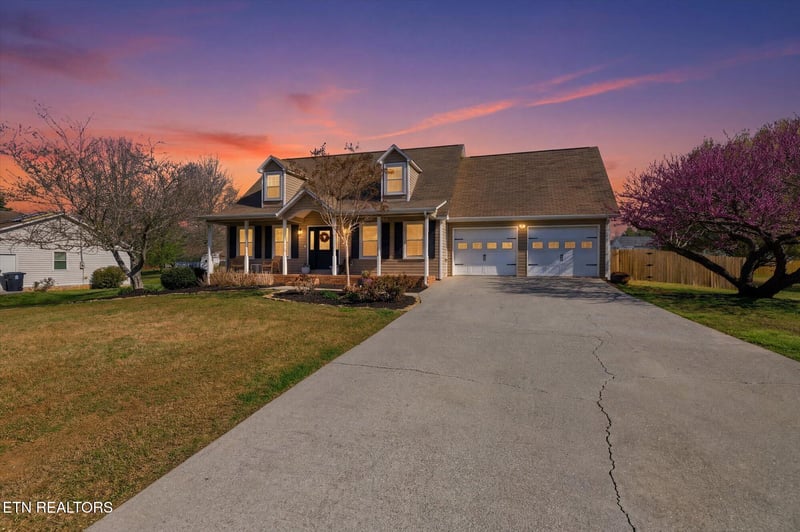 2727 Kenwood Dr, Athens, TN 37303