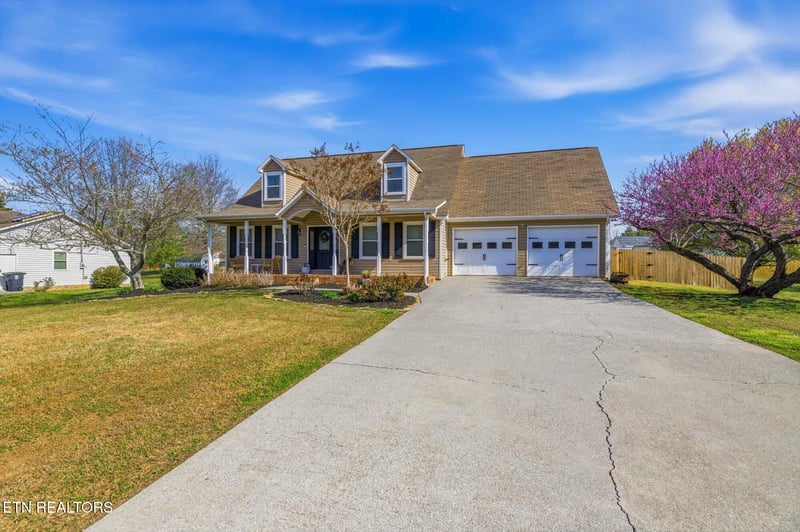 2727 Kenwood Dr, Athens, TN 37303