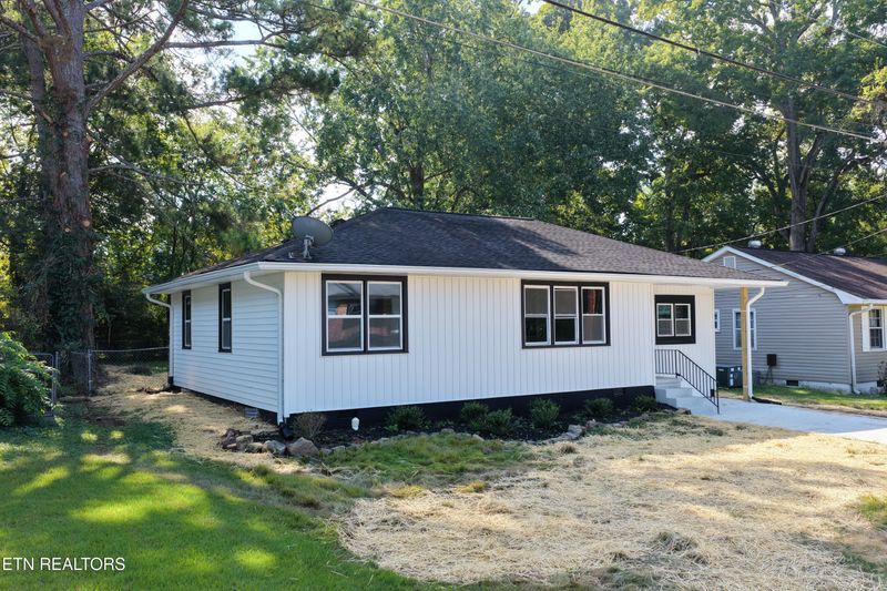 2728 Arbor Pl, Knoxville, TN 37917