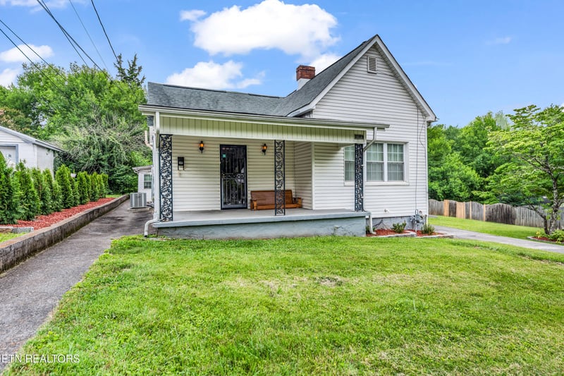 2729 Barton St, Knoxville, TN 37917