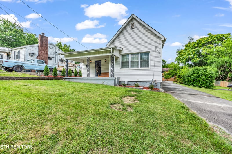 2729 Barton St, Knoxville, TN 37917