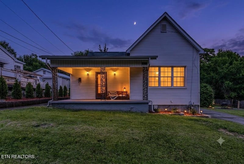 2729 Barton St, Knoxville, TN 37917