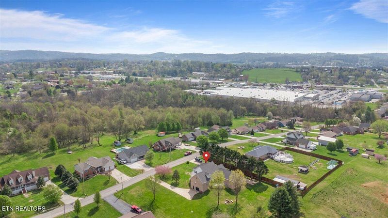 273 Perkins Ln, Jacksboro, TN 37757