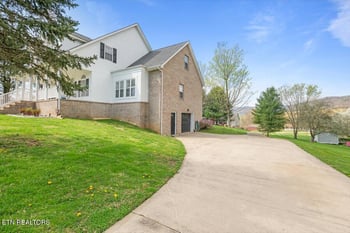 273 Perkins Ln, Jacksboro, TN 37757