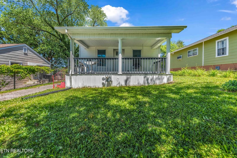 2730 Barton St, Knoxville, TN 37917