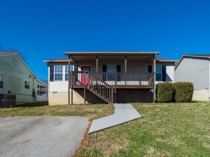 2731 Carson Ave, Knoxville, TN 37917