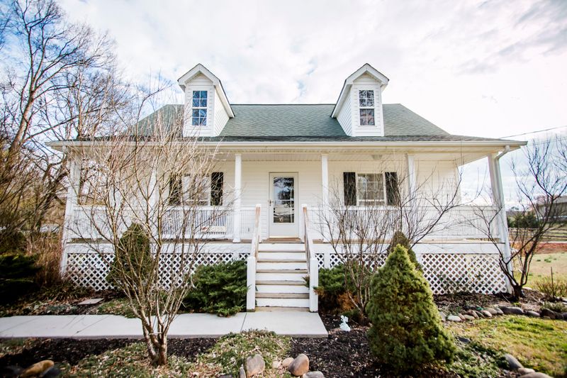 2731 Daffodil Ln, Mascot, TN 37806
