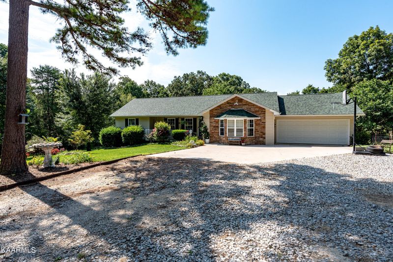 2733 Daffodil Ln, Mascot, TN 37806