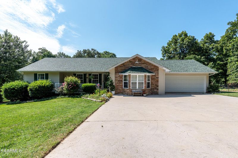 2733 Daffodil Ln, Mascot, TN 37806