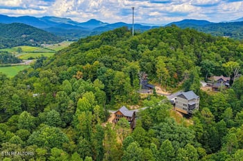 2733 Dogwood Loop Dr, Sevierville, TN 37876