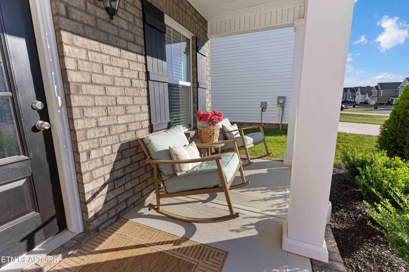 2733 Farmhouse Dr, Maryville, TN 37803