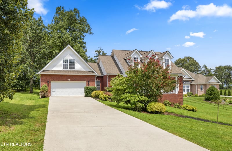 2733 Raylee Dr, Maryville, TN 37803