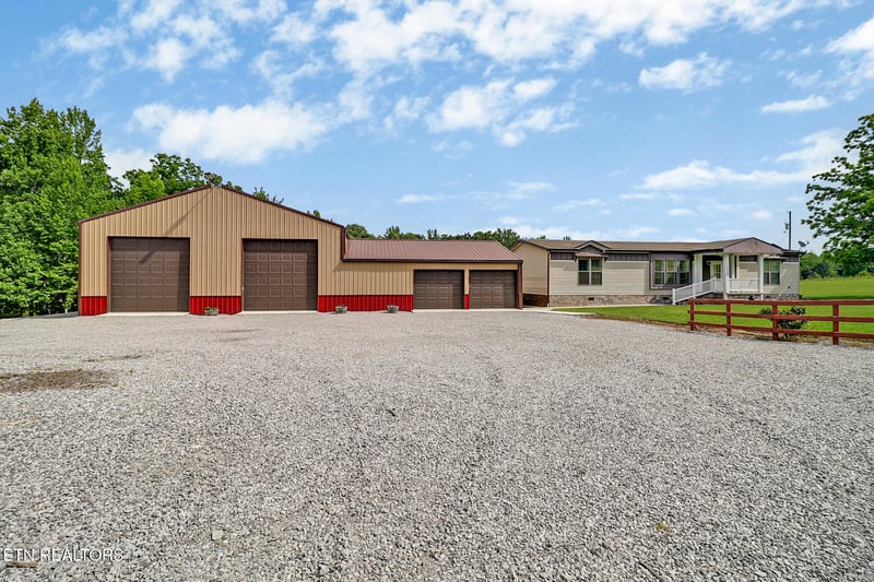 2734 Blaylock Rd, Crossville, TN 38572
