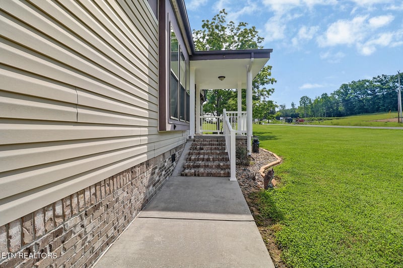 2734 Blaylock Rd, Crossville, TN 38572