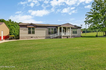 2734 Blaylock Rd, Crossville, TN 38572