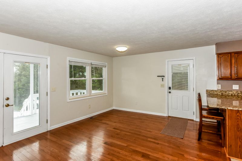 2734 Smith Cir, Dandridge, TN 37725