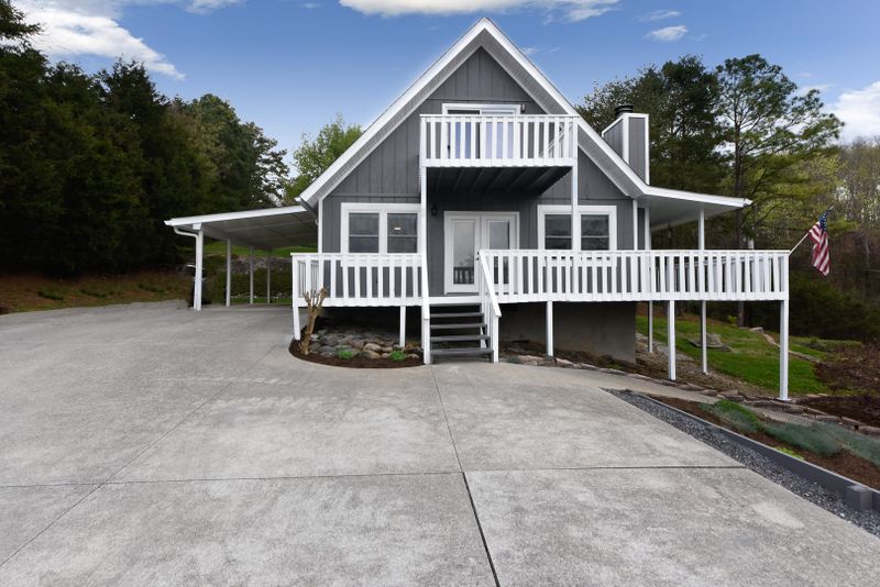 2734 Smith Cir, Dandridge, TN 37725