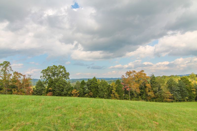 2735 Williams Bend Rd, Knoxville, TN 37932