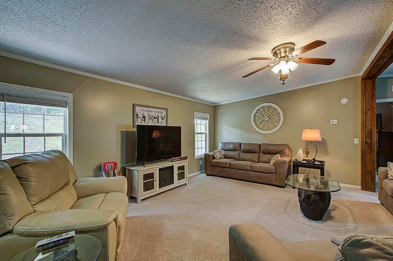 2736 Highland Cir, Kodak, TN 37764